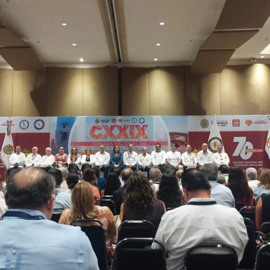 Notario Huamantla, Notario Tlaxcala, Carlos Eric Ixtlapale, Notario Público en Tlaxcala, Notario Carlos Eric Ixtlapale Carmona, servicio notarial, capacitación continua, Foro Nacional del Notariado Mexicano, fe pública, certeza jurídica.